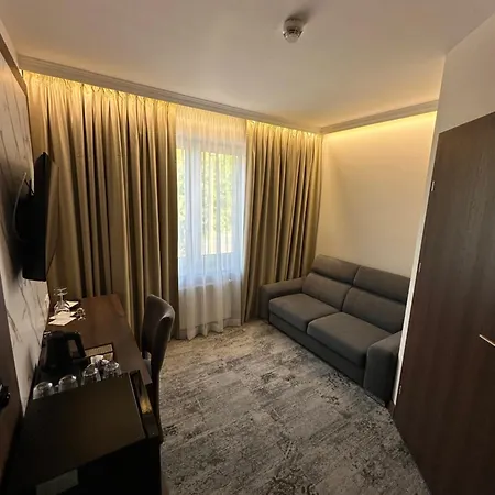 Sleep&fly Okecie Airport Отель типа 