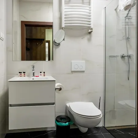 Bed and breakfast Sleep&fly Okecie Airport 4*