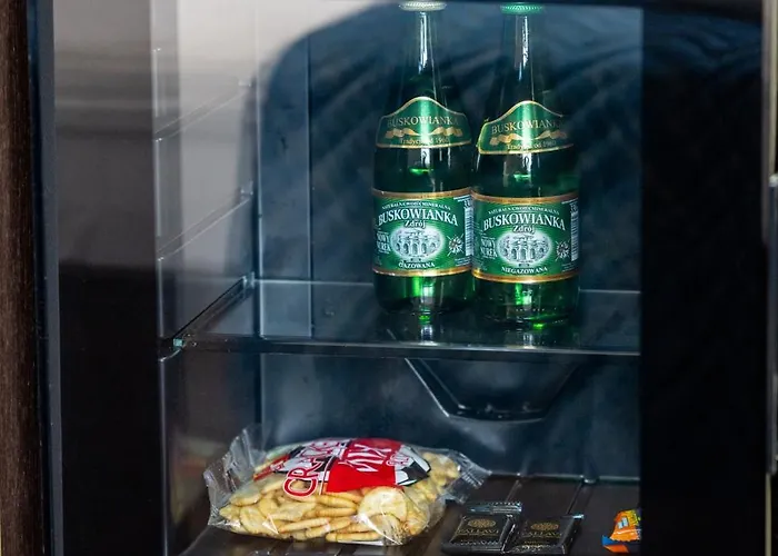 Sleep&fly Okecie Airport לינה וארוחת בוקר 4*