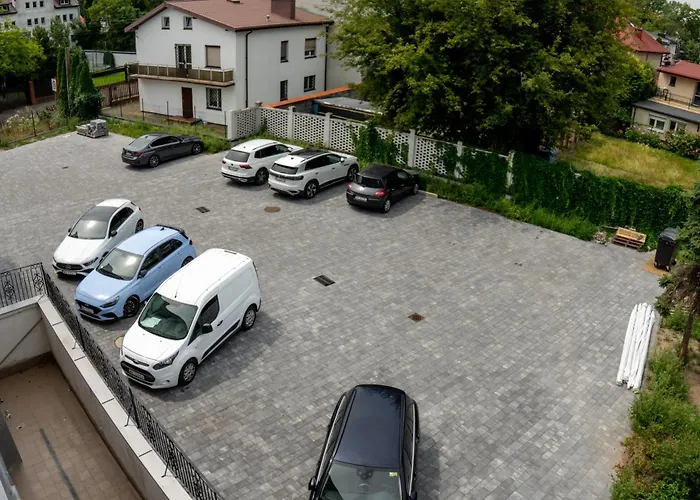 Sleep&fly Okecie Airport לינה וארוחת בוקר 4*